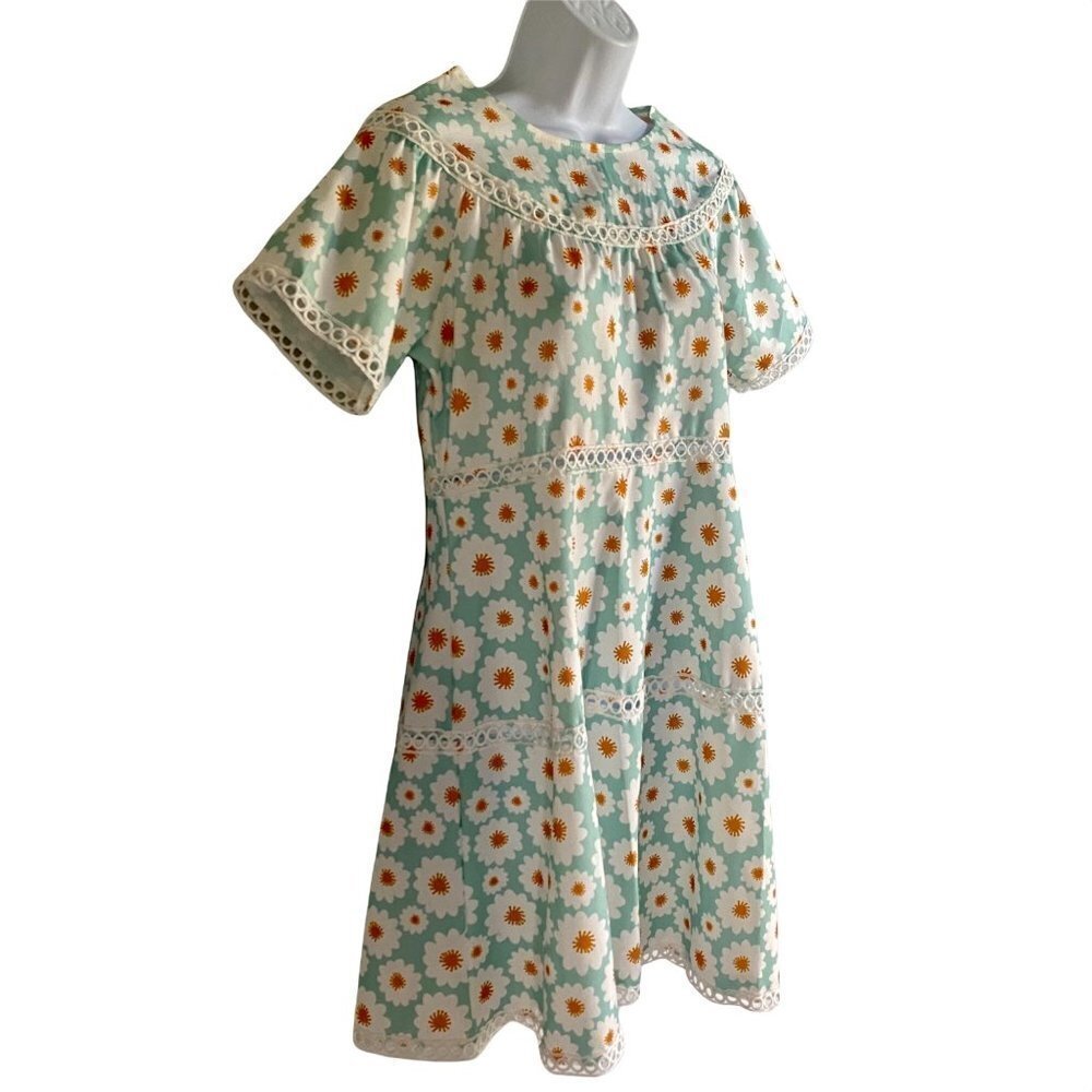 Daisy Floral Print Short Sleeve Lace Detail Dress Medium - Picture 2 of 7